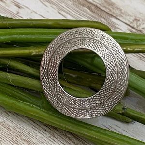 Vintage Silver-tone Textured Cuts Circle Money Clip Scarf Clip